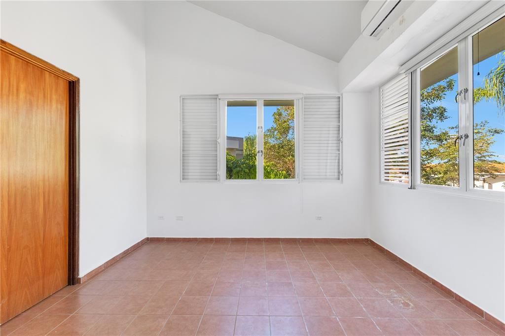 For Rent: $2,650 (3 beds, 2 baths, 1747 Square Feet)