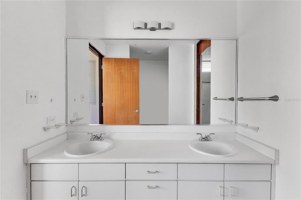 For Rent: $2,650 (3 beds, 2 baths, 1747 Square Feet)