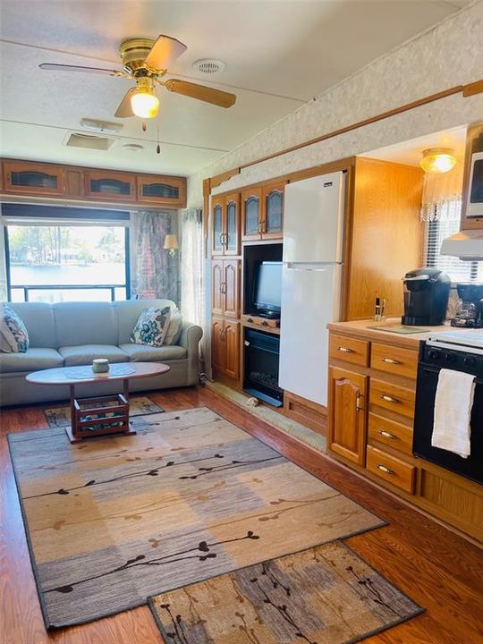 For Sale: $64,500 (1 beds, 1 baths, 338 Square Feet)