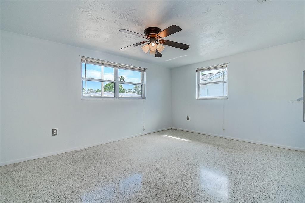 For Sale: $269,000 (2 beds, 2 baths, 1306 Square Feet)