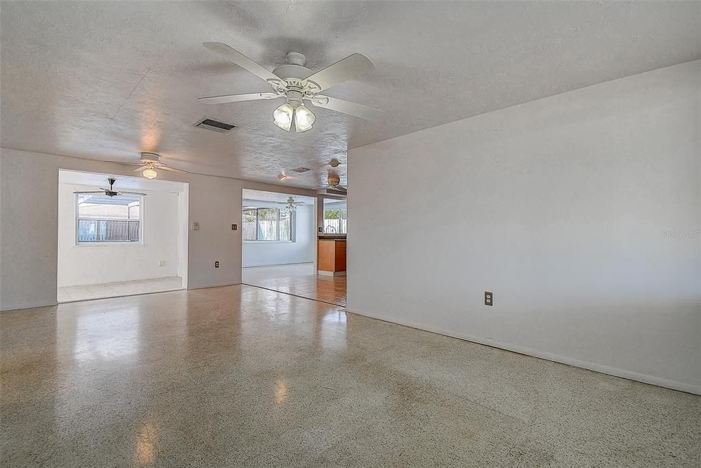 For Sale: $269,000 (2 beds, 2 baths, 1306 Square Feet)