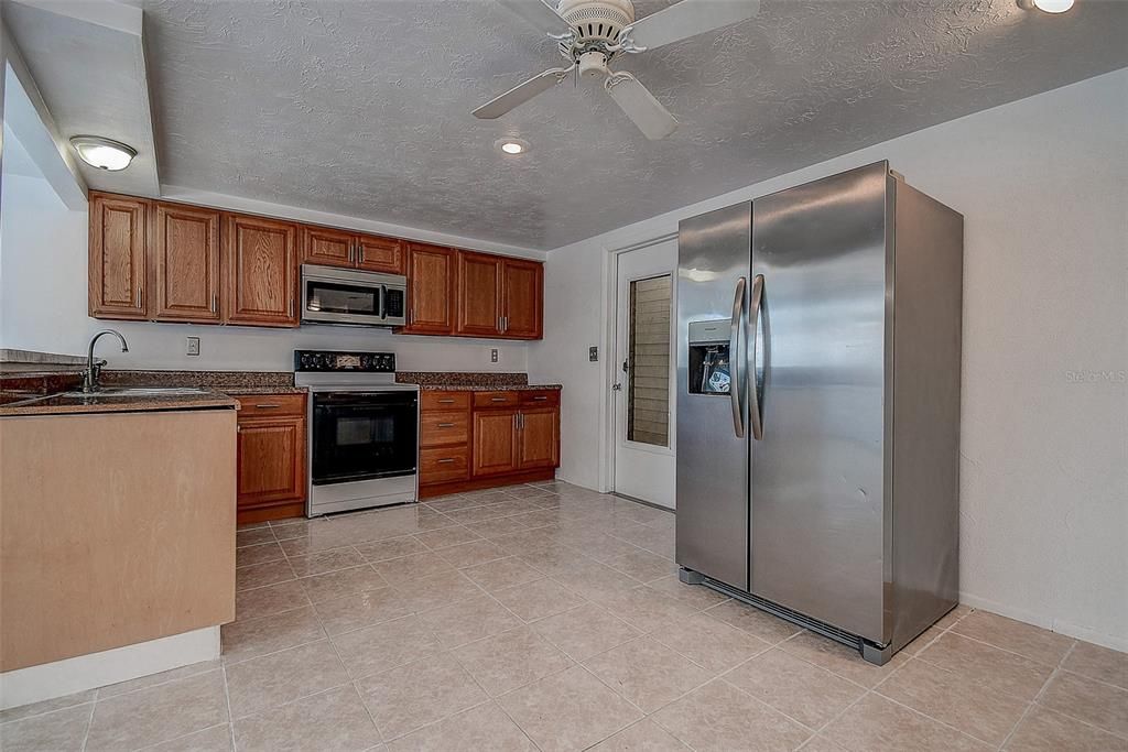 For Sale: $269,000 (2 beds, 2 baths, 1306 Square Feet)