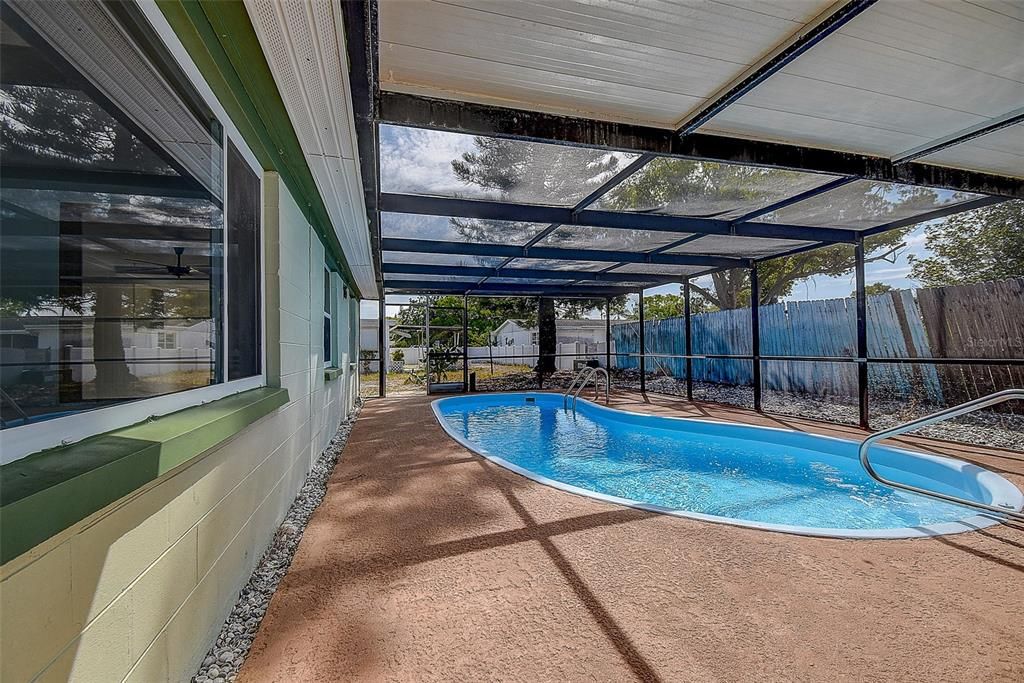 For Sale: $269,000 (2 beds, 2 baths, 1306 Square Feet)