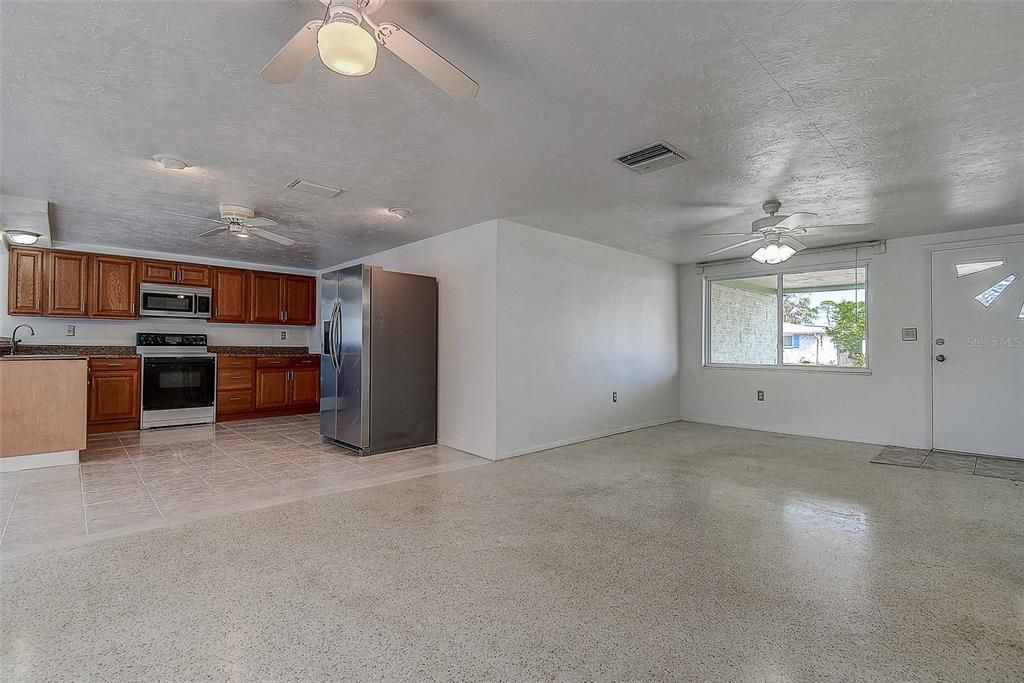 For Sale: $269,000 (2 beds, 2 baths, 1306 Square Feet)