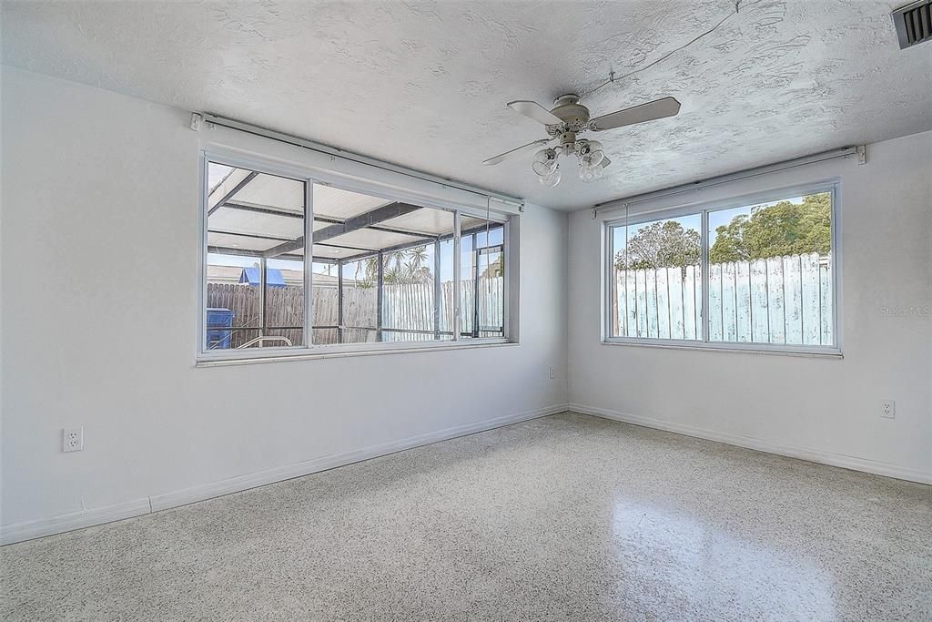 For Sale: $269,000 (2 beds, 2 baths, 1306 Square Feet)