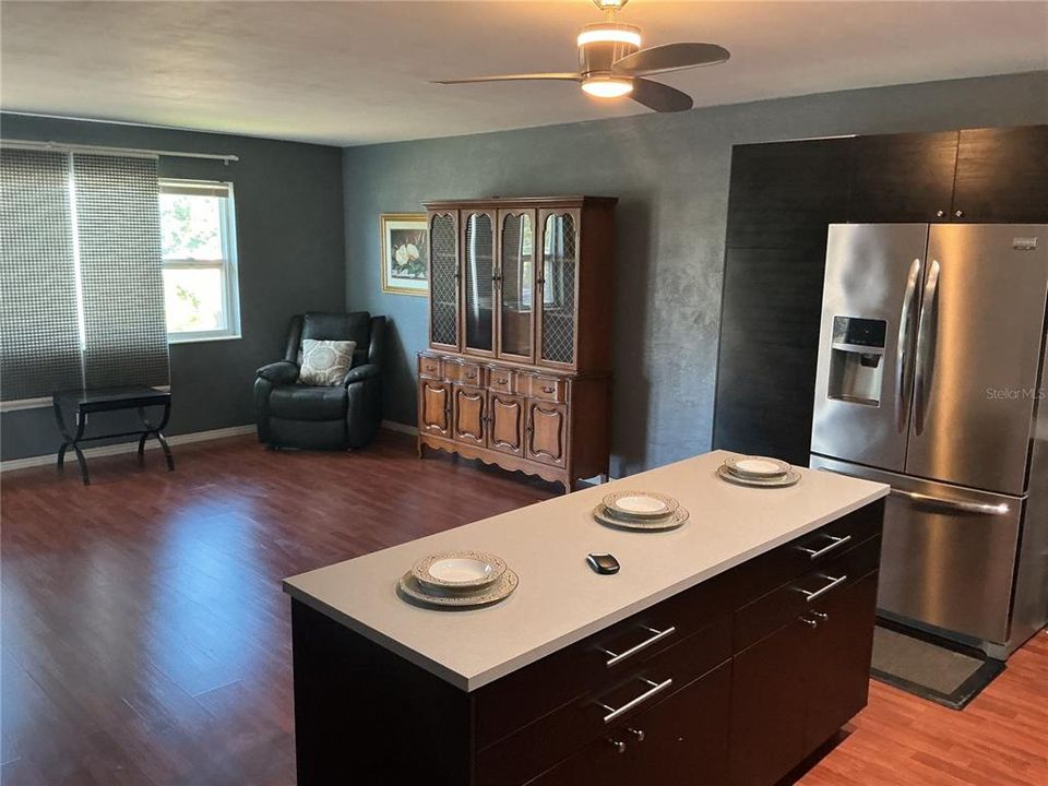 Под контрактом: $106,000 (2 спален, 1 ванн, 860 Квадратных фут)