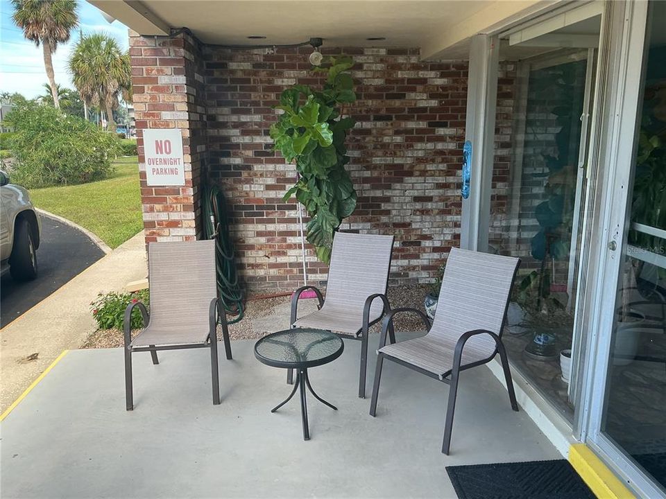 Под контрактом: $106,000 (2 спален, 1 ванн, 860 Квадратных фут)