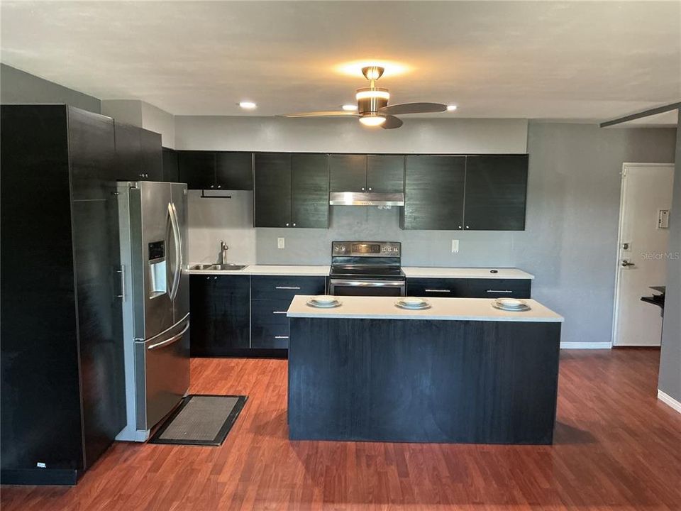 Под контрактом: $106,000 (2 спален, 1 ванн, 860 Квадратных фут)