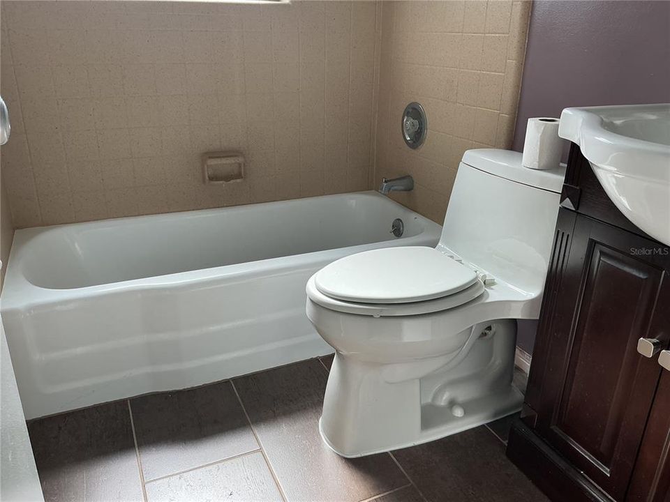 Под контрактом: $106,000 (2 спален, 1 ванн, 860 Квадратных фут)