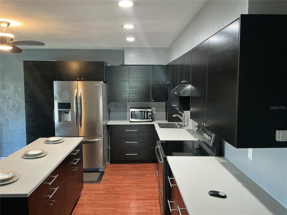 Под контрактом: $106,000 (2 спален, 1 ванн, 860 Квадратных фут)