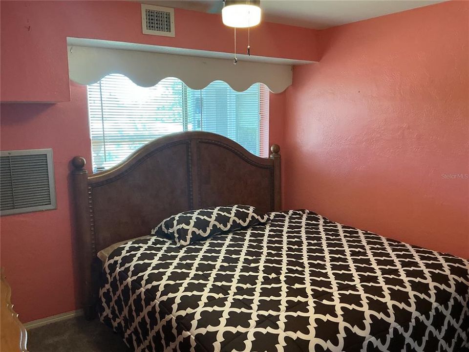 Под контрактом: $106,000 (2 спален, 1 ванн, 860 Квадратных фут)