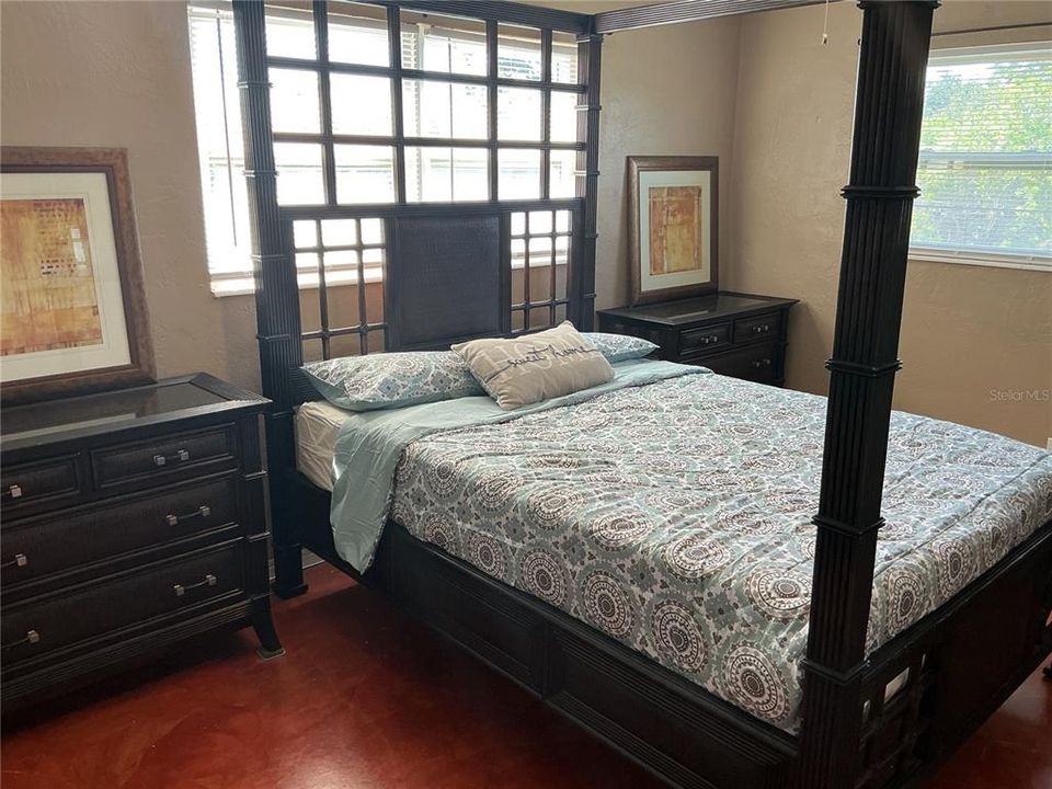 Под контрактом: $106,000 (2 спален, 1 ванн, 860 Квадратных фут)