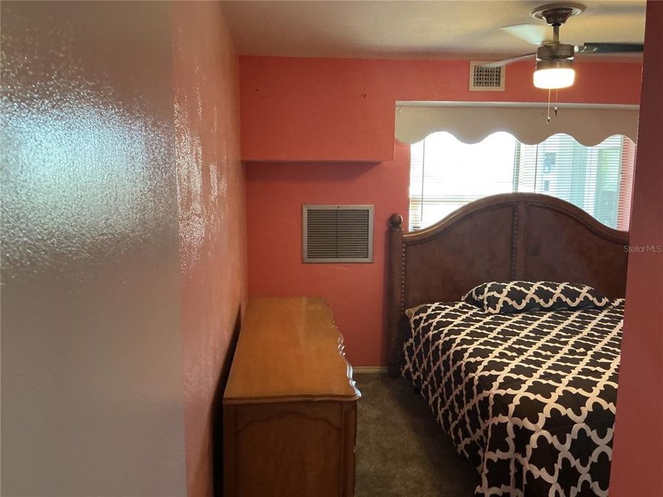 Под контрактом: $106,000 (2 спален, 1 ванн, 860 Квадратных фут)