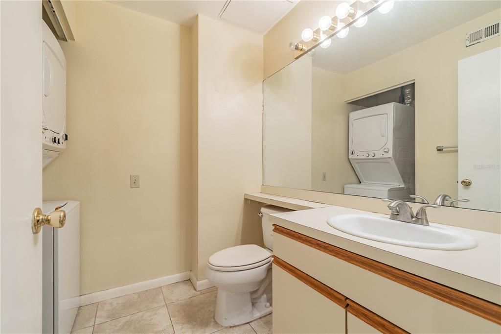 Active With Contract: $1,800 (2 beds, 2 baths, 1075 Square Feet)