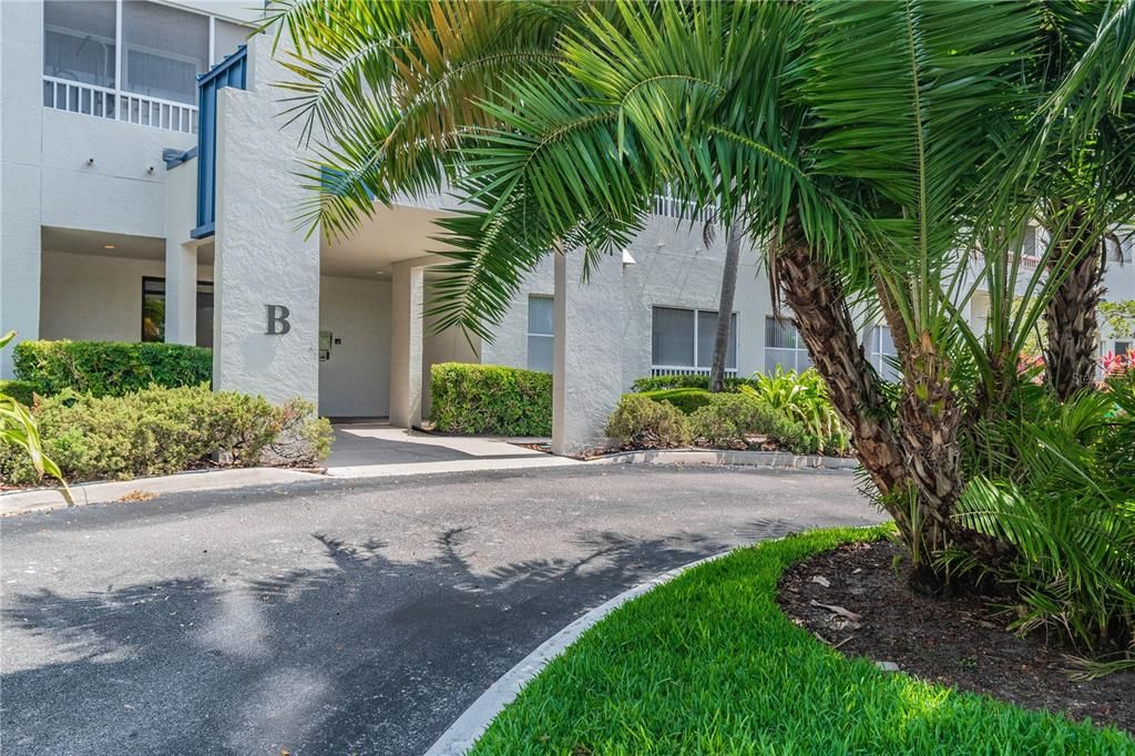 Active With Contract: $1,800 (2 beds, 2 baths, 1075 Square Feet)