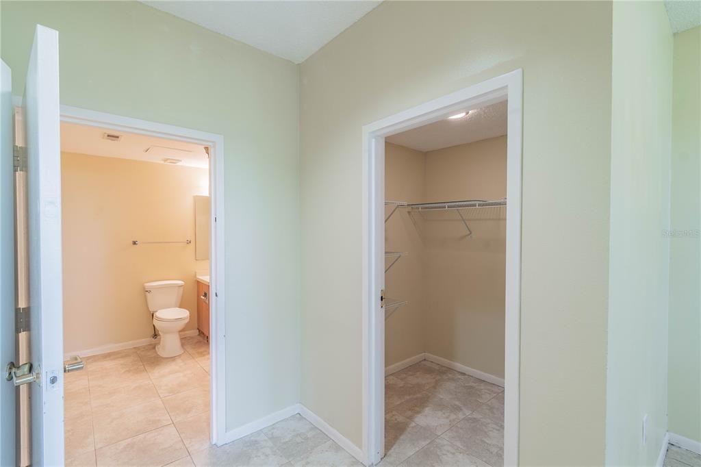 Active With Contract: $1,800 (2 beds, 2 baths, 1075 Square Feet)