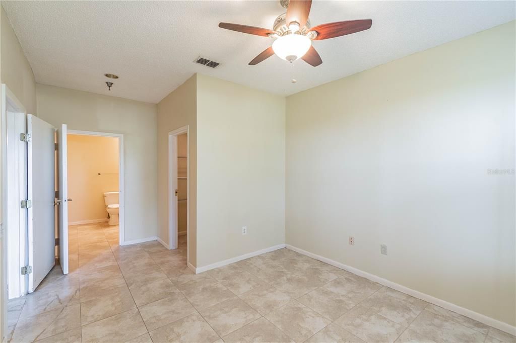 Active With Contract: $1,800 (2 beds, 2 baths, 1075 Square Feet)