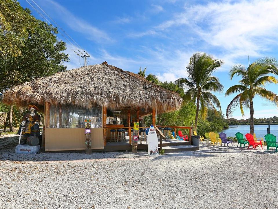 合同活跃: $4,750,000 (3 贝兹, 3 浴室, 2582 平方英尺)