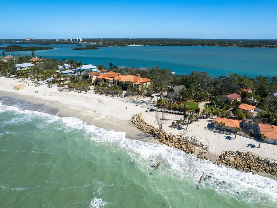 合同活跃: $4,750,000 (3 贝兹, 3 浴室, 2582 平方英尺)