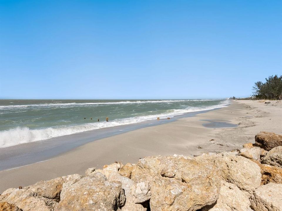 合同活跃: $4,750,000 (3 贝兹, 3 浴室, 2582 平方英尺)