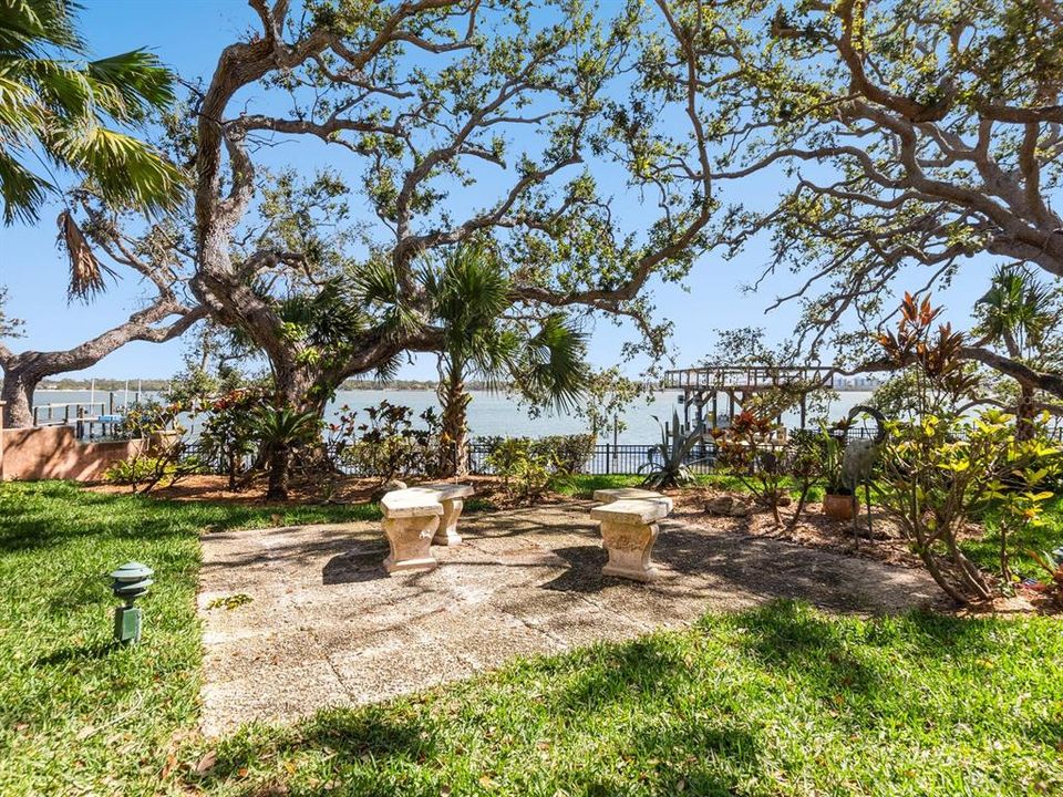 合同活跃: $4,750,000 (3 贝兹, 3 浴室, 2582 平方英尺)