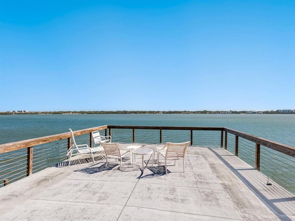 合同活跃: $4,750,000 (3 贝兹, 3 浴室, 2582 平方英尺)