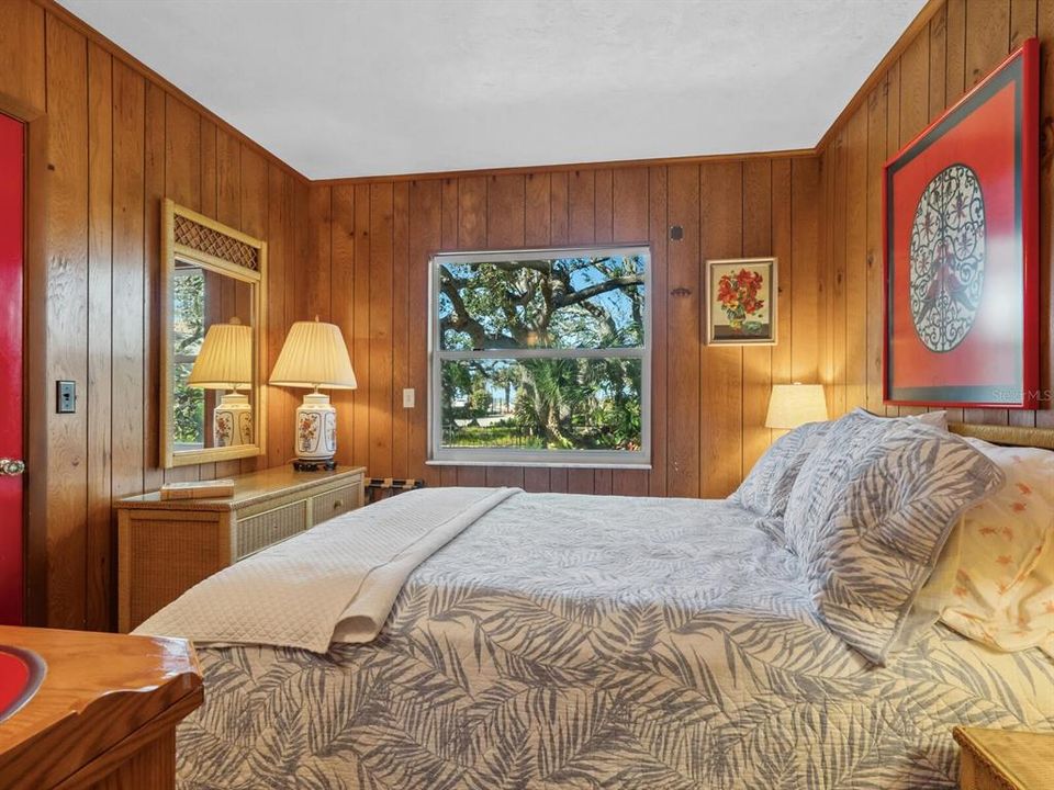 合同活跃: $4,750,000 (3 贝兹, 3 浴室, 2582 平方英尺)