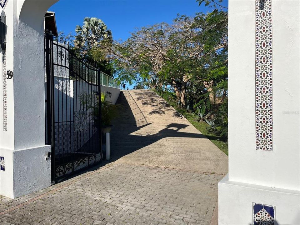 На продажу: $1,150,000 (4 спален, 3 ванн, 4104 Квадратных фут)