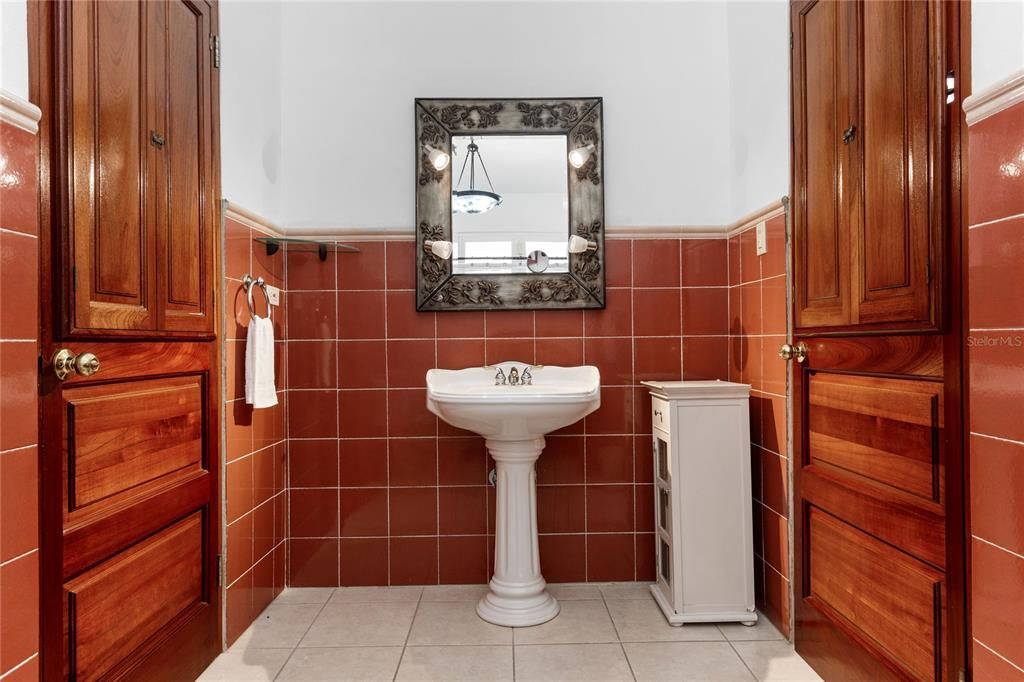 На продажу: $1,150,000 (4 спален, 3 ванн, 4104 Квадратных фут)