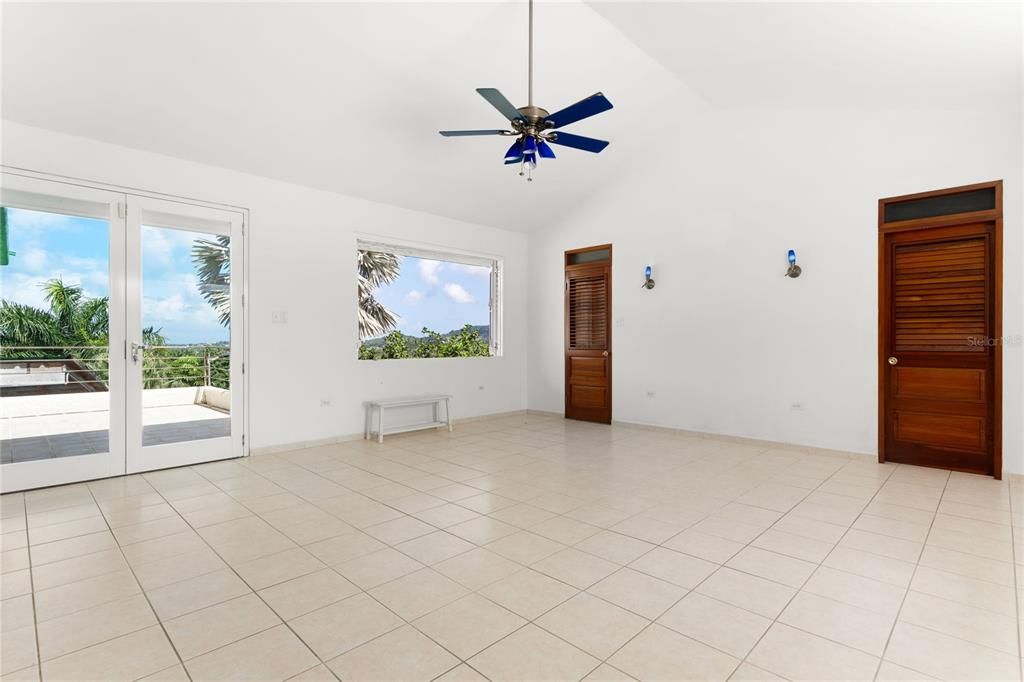 На продажу: $1,150,000 (4 спален, 3 ванн, 4104 Квадратных фут)