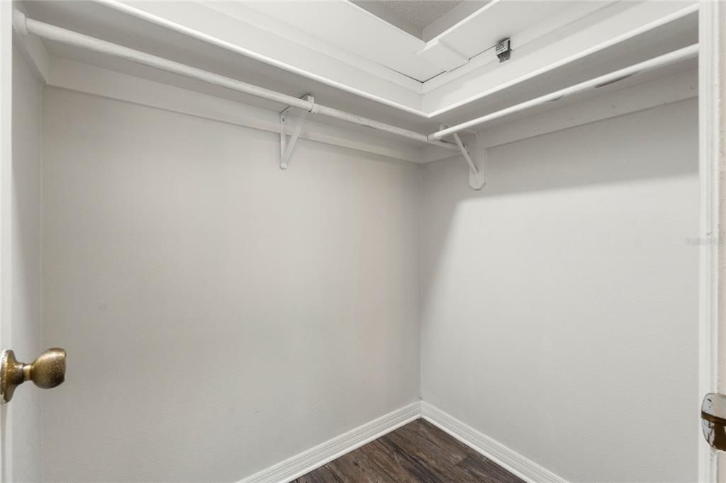 For Sale: $198,900 (2 beds, 2 baths, 1017 Square Feet)