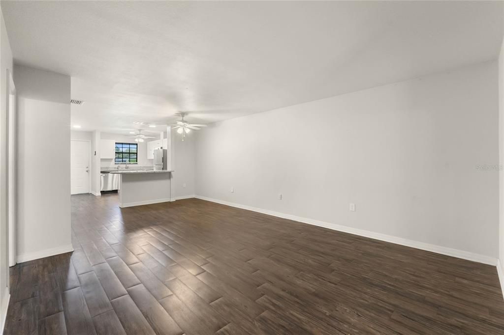 For Sale: $198,900 (2 beds, 2 baths, 1017 Square Feet)