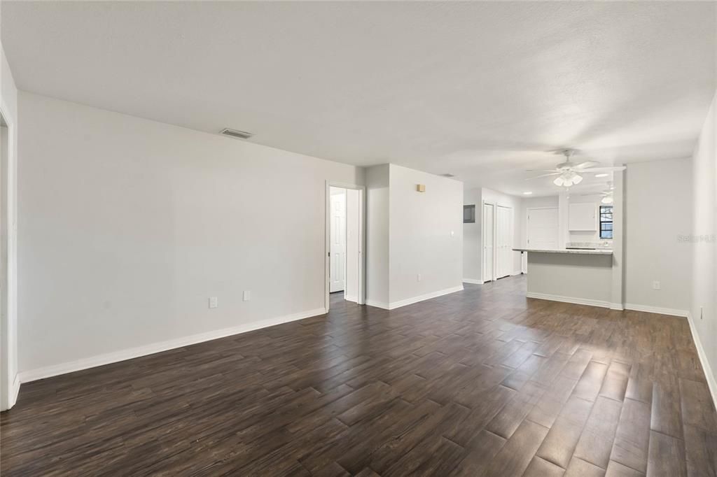 For Sale: $198,900 (2 beds, 2 baths, 1017 Square Feet)