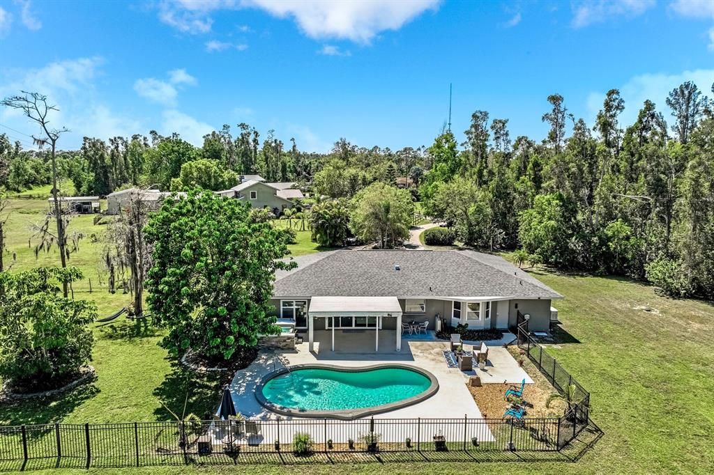 Vendido Recientemente: $835,000 (4 camas, 2 baños, 2425 Pies cuadrados)