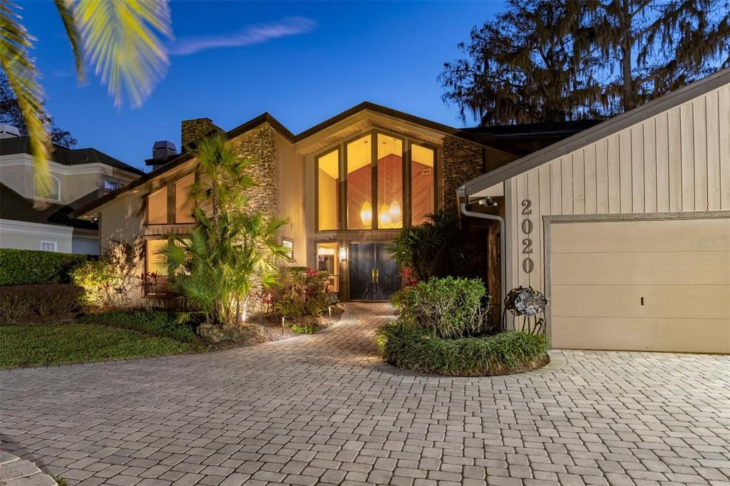 Vendido Recientemente: $3,995,000 (4 camas, 3 baños, 4188 Pies cuadrados)