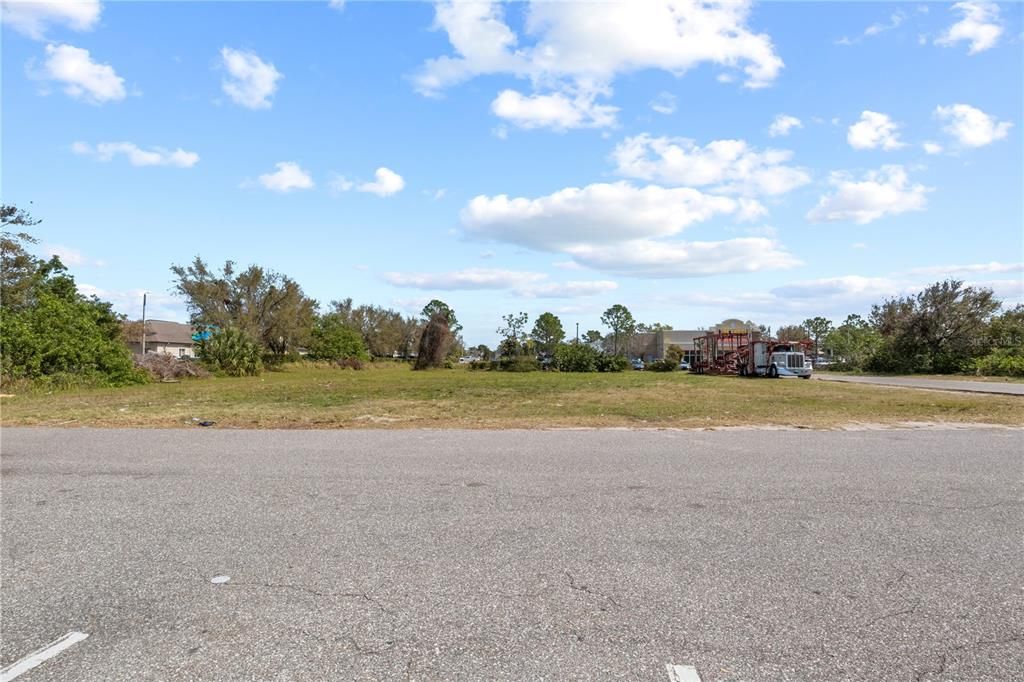 En Venta: $3,000,000 (1.23 acres)