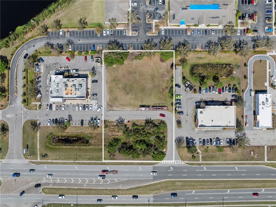 En Venta: $3,000,000 (1.23 acres)