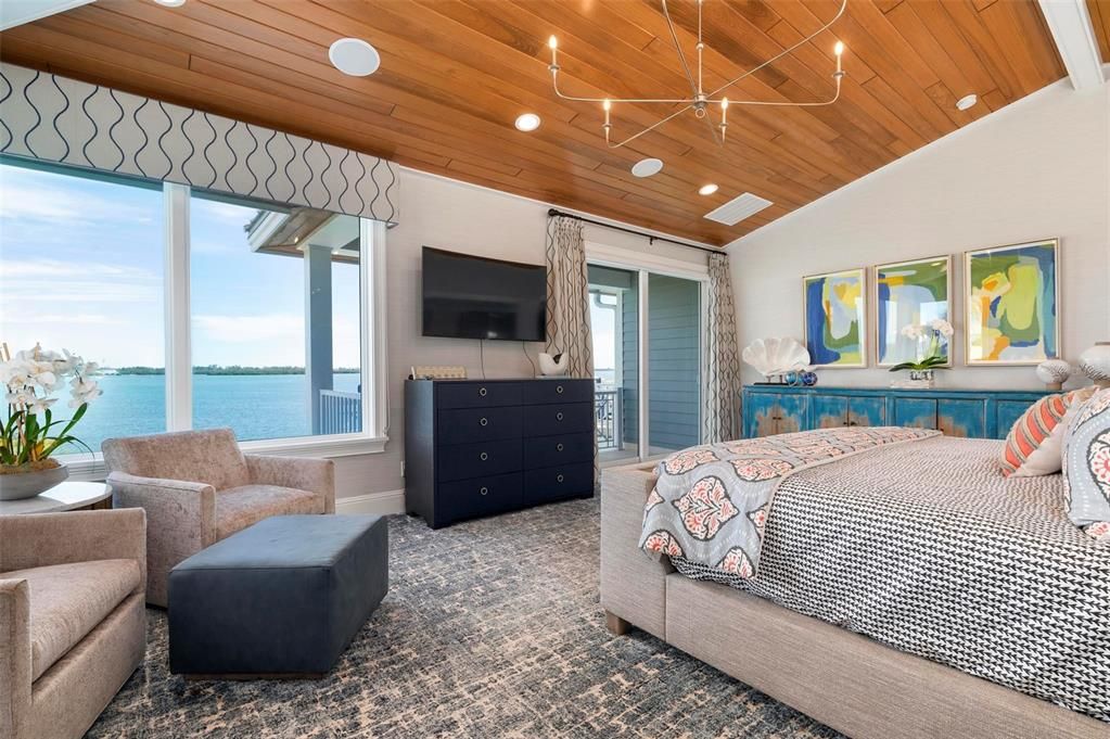 For Sale: $8,899,000 (7 beds, 5 baths, 6000 Square Feet)