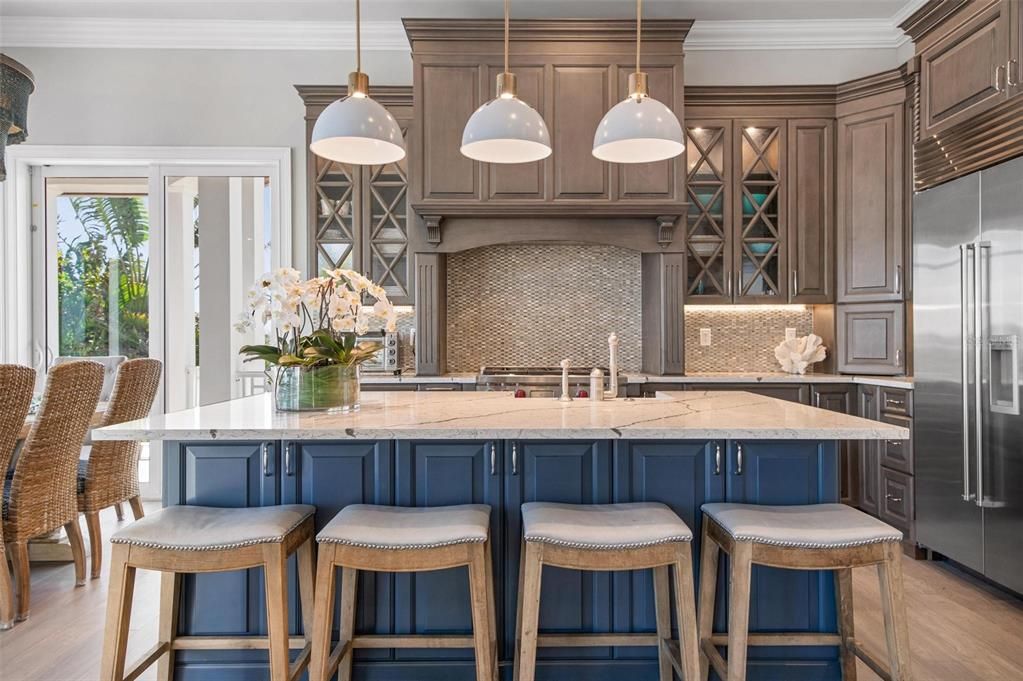 For Sale: $8,899,000 (7 beds, 5 baths, 6000 Square Feet)