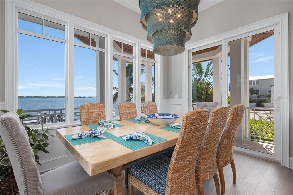 For Sale: $8,899,000 (7 beds, 5 baths, 6000 Square Feet)