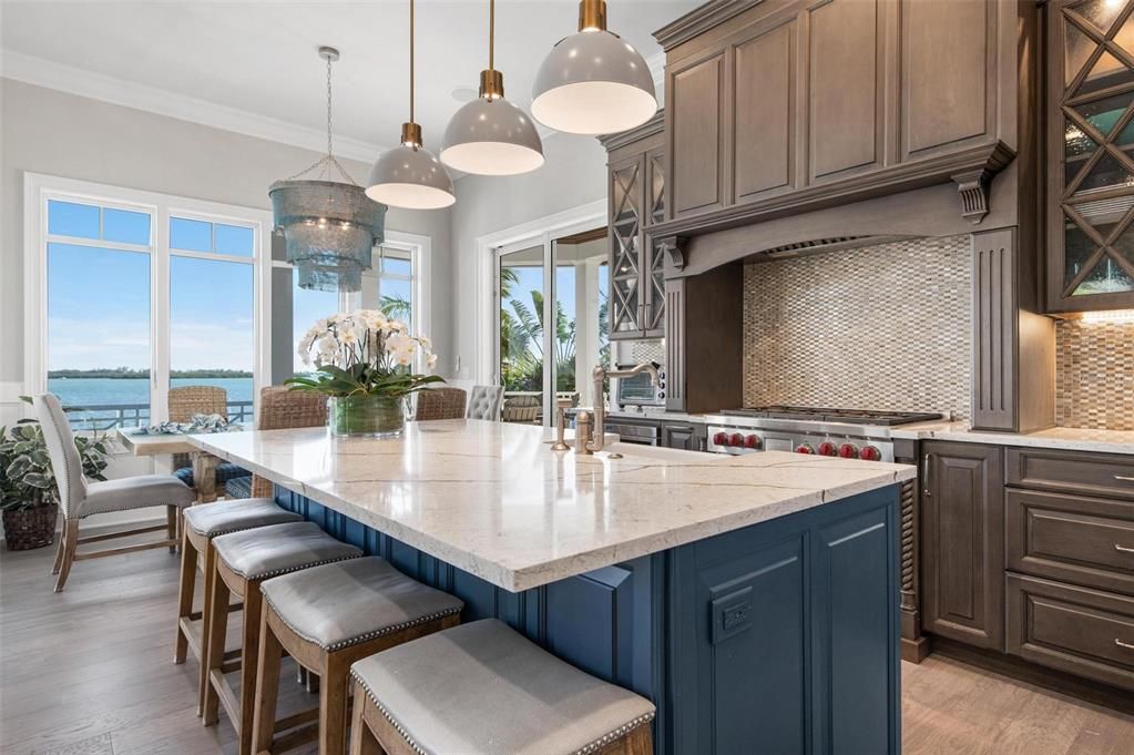 For Sale: $8,899,000 (7 beds, 5 baths, 6000 Square Feet)