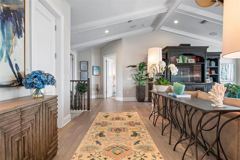 For Sale: $8,899,000 (7 beds, 5 baths, 6000 Square Feet)