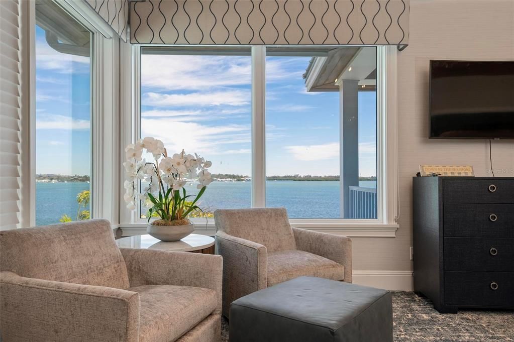 For Sale: $8,899,000 (7 beds, 5 baths, 6000 Square Feet)