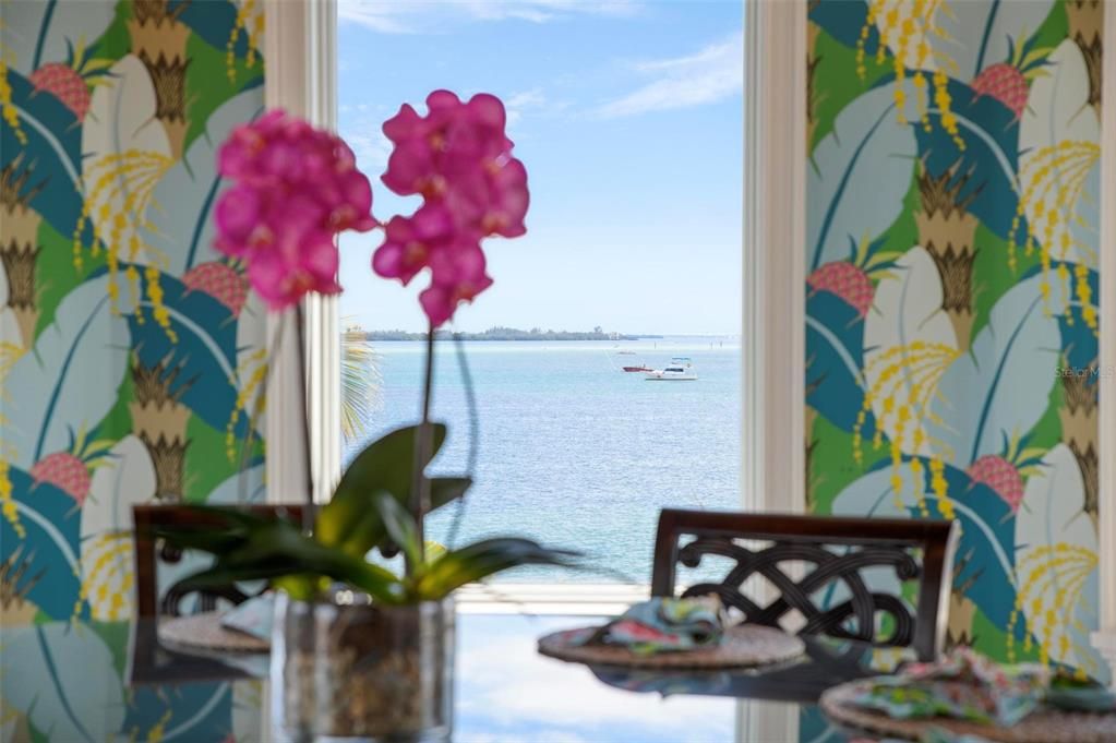 For Sale: $8,899,000 (7 beds, 5 baths, 6000 Square Feet)