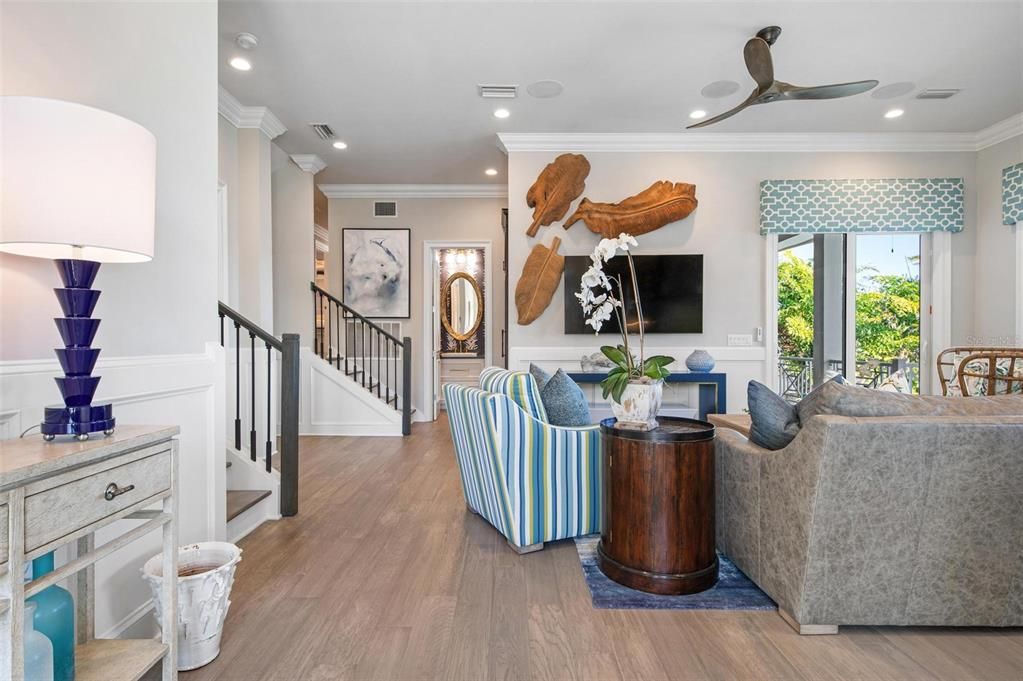 For Sale: $8,899,000 (7 beds, 5 baths, 6000 Square Feet)