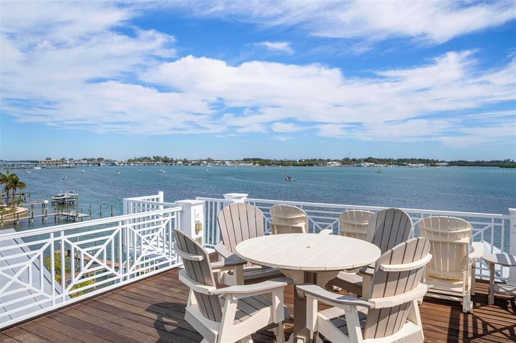 For Sale: $8,899,000 (7 beds, 5 baths, 6000 Square Feet)