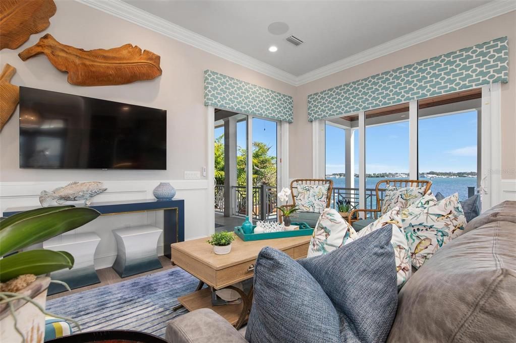 For Sale: $8,899,000 (7 beds, 5 baths, 6000 Square Feet)