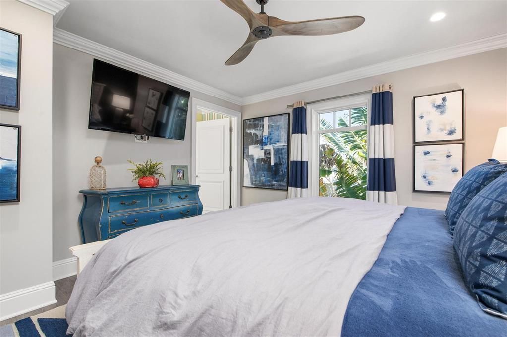 For Sale: $8,899,000 (7 beds, 5 baths, 6000 Square Feet)