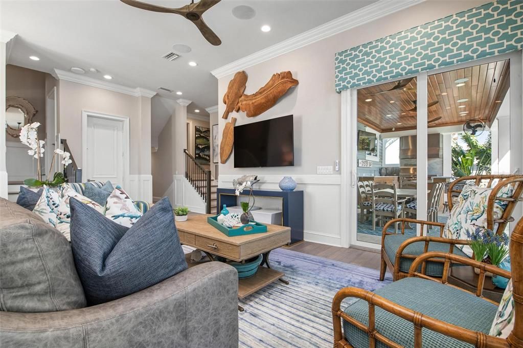 For Sale: $8,899,000 (7 beds, 5 baths, 6000 Square Feet)