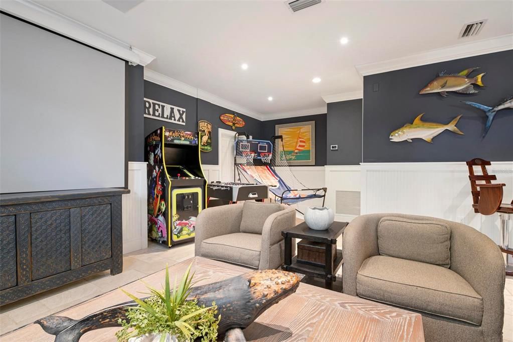 For Sale: $8,899,000 (7 beds, 5 baths, 6000 Square Feet)